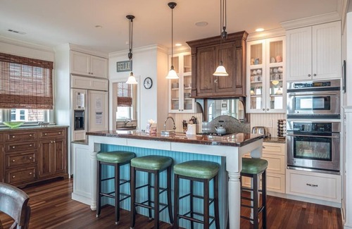 Admiral Estates Apartment | LARGE BEACH FRONT HOME WITH POOL