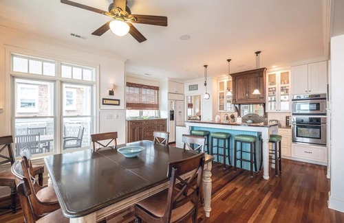 Admiral Estates Apartment | LARGE BEACH FRONT HOME WITH POOL