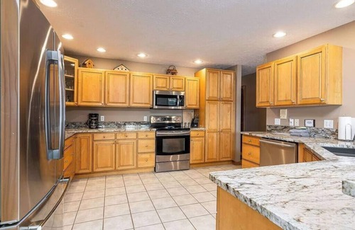 Interlochen House | Large Beach Front Property, 3 Kayaks Include!