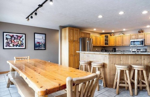 Interlochen House | Large Beach Front Property, 3 Kayaks Include!