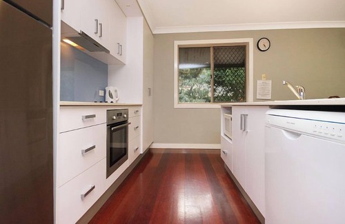 Amity Point House | Large beachside house in quiet bush surroundings