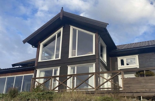 Steinsland Cabin | Large, beautiful cottage by the sea 45 min from Bergen! High Standard!