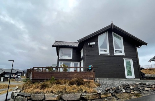 Steinsland Cabin | Large, beautiful cottage by the sea 45 min from Bergen! High Standard!