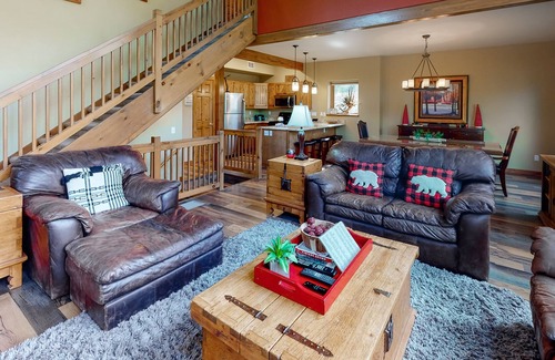 Old Town Condo | Large & beautiful home with private washer/dryer, fireplace, WiFi & hot tub