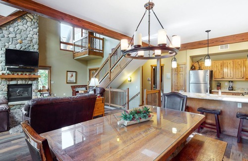 Old Town Condo | Large & beautiful home with private washer/dryer, fireplace, WiFi & hot tub