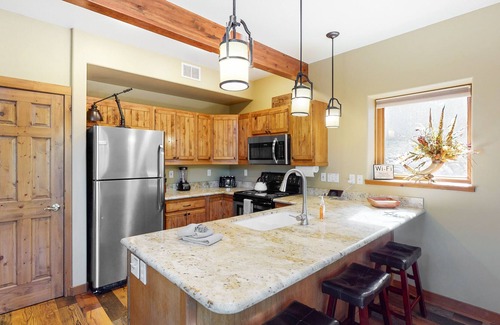 Old Town Condo | Large & beautiful home with private washer/dryer, fireplace, WiFi & hot tub