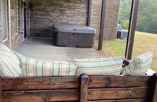 Somerset House | Large Beautiful House in Somerset/lake Cumberland