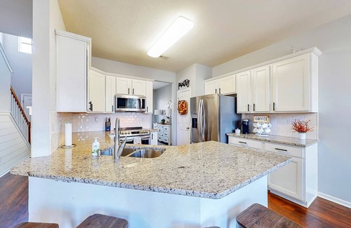 Indian Trail House | Large Beautifully decorated Cozy Family Home - Pet Friendly - Near Charlotte
