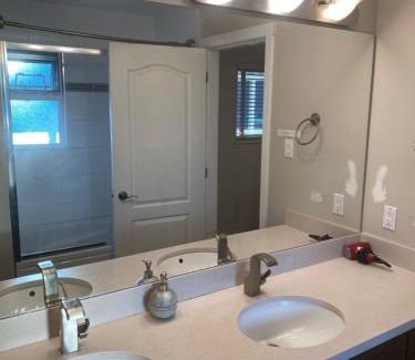 Richmond House | Large bedroom with private bathroom