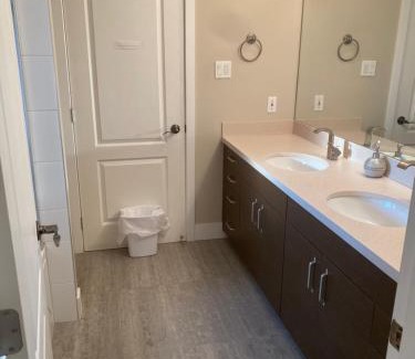 Richmond House | Large bedroom with private bathroom