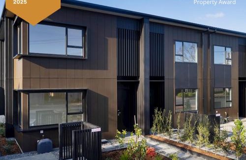 Mount Albert House | Large Bedroom with Private Bathroom Plus Shared Kitchen and Amenities