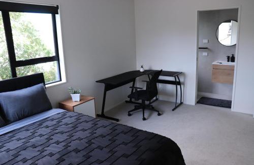Mount Albert House | Large Bedroom with Private Bathroom Plus Shared Kitchen and Amenities