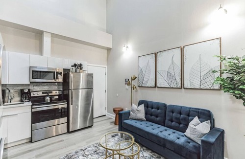 Center City East Apartment | Large Bi-Level 2BR Loft | Old City | Sleeps 8 (4F)