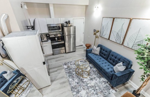 Center City East Apartment | Large Bi-Level 2BR Loft | Old City | Sleeps 8 (4F)