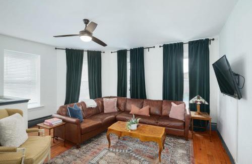 Roxborough-Manayunk Apartment | Large Bi-level Apartment in Heart of Manayunk