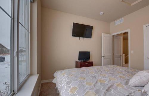Monument House | Large Brand-New Home Close to Lake & Mountains