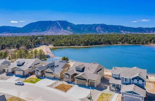 Monument House | Large Brand-New Home Close to Lake & Mountains