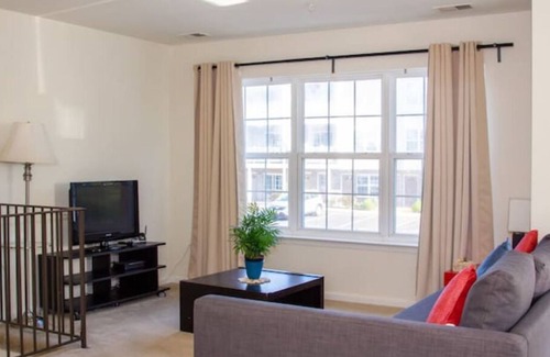 Iselin House | Large bright 2 bed 2.5 bath town home, 2 patios close to Metropark train Station