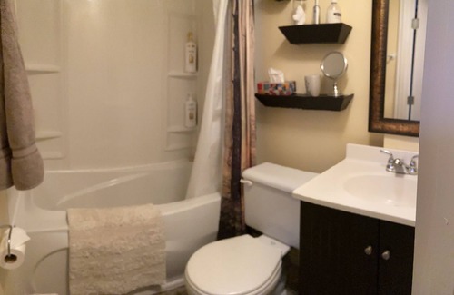 Regina House | Large Bright Comfortable Suite