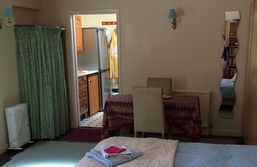 Taunton Apartment | Large, bright self contained private studio for up to two people close to town.