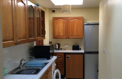 Taunton Apartment | Large, bright self contained private studio for up to two people close to town.