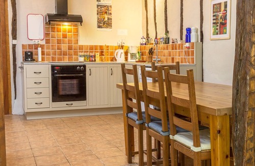 Demu House | Large bucolic cottage.