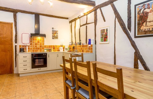 Demu House | Large bucolic cottage.