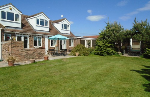 Staveley House | large bungalow near harrogate with hot tub and pool