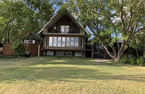 Melville Beach House | Large cabin at Crooked Lake. Perfect for large gatherings. Pet friendly.