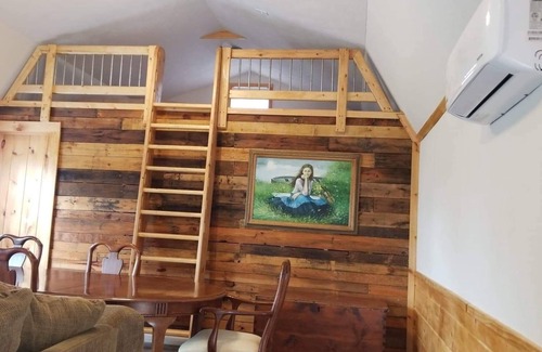 Waynesville Cabin | Large Cabin Sleeps 10