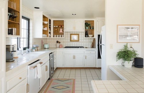 Hollywood House | Large California Beach House Impeccably Designed for Comfort 20 Steps to Beach!