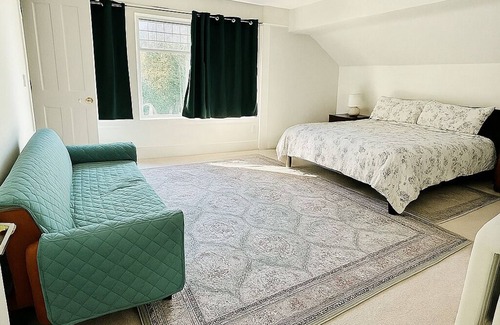 Stevens Hotel | Large Capitol Hill Home Family Retreat
