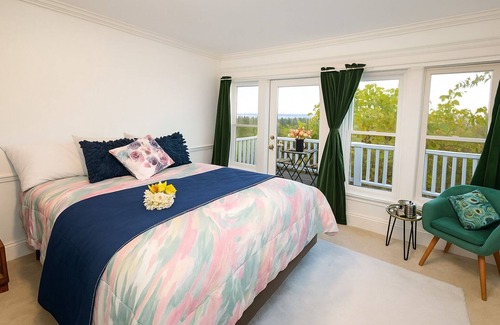 Stevens Hotel | Large Capitol Hill Home Family Retreat