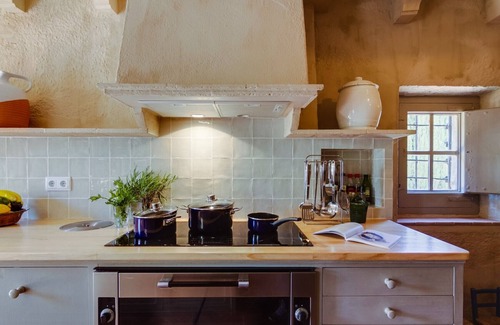 Forallac Villa | LARGE CATALAN FARMHOUSE WITH PRIVATE POOL, CLOSE TO PERATALLADA AND THE COAST