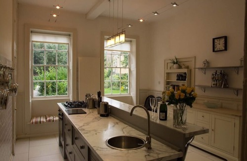 Chichester House | Large celebration Town House in Chichester City Centre. Great for groups/families!