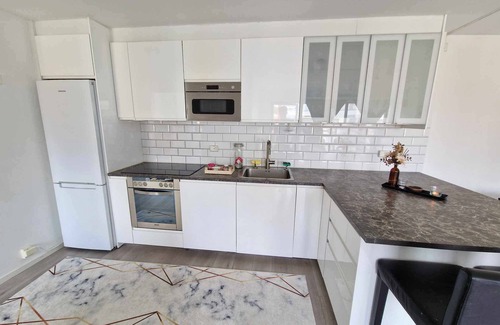 Gronland Apartment | Large Central Apartment in Gated Community - 3 Bedrooms - Up to 7 Guests