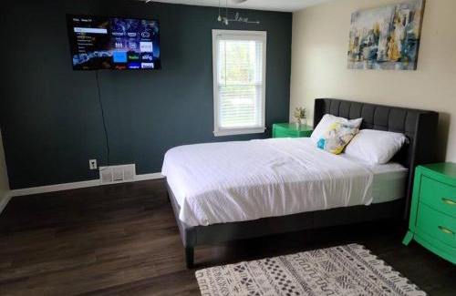 Detroit Apartment | Large Central Homelike Townhome
