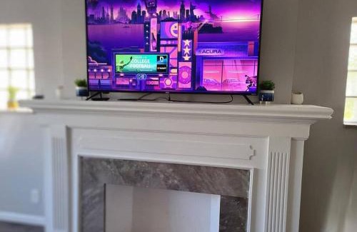 Detroit Apartment | Large Central Homelike Townhome
