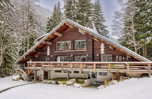 Le Lavancher Ski Chalet | Large chalet, peaceful setting ideal for Cham adventures, Flégère & Grand Montet