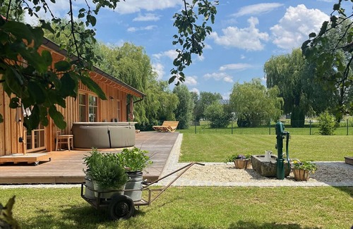 Hartkirchen Apartment | Large chalet with whirlpool