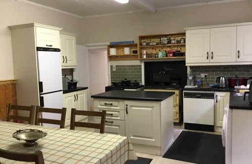 Tipperary House | Large Character Townhouse TIPPERARY Town Centre shops nearby sleep ONLY 9 People