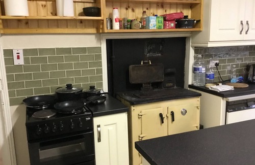 Tipperary House | Large Character Townhouse TIPPERARY Town Centre shops nearby sleep ONLY 9 People
