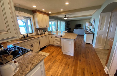 Gaylord House | Large Charming 4-bedroom Lake House in Gaylord with AC, WiFi. Enjoy your stay