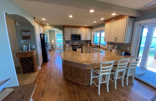 Gaylord House | Large Charming 4-bedroom Lake House in Gaylord with AC, WiFi. Enjoy your stay