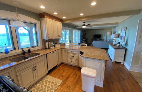 Gaylord House | Large Charming 4-bedroom Lake House in Gaylord with AC, WiFi. Enjoy your stay