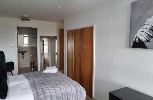 Saint Paul's Apartment | Large city centre 2 bedroom flat