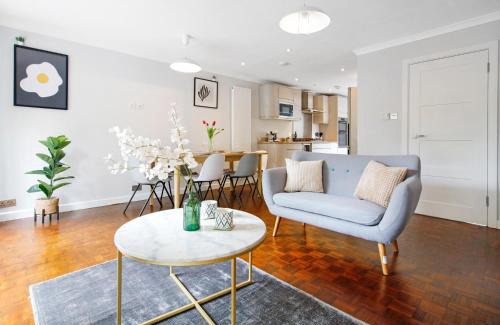 Cambridge House | Large City house in most desirable location - walk to river