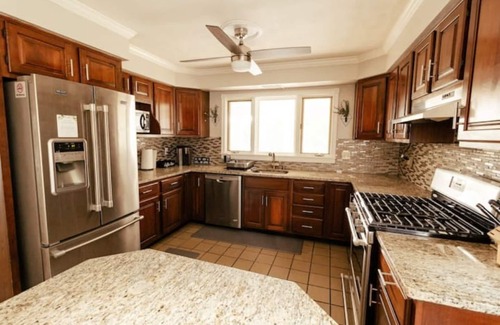 South Hills House | Large Colonial - Minutes from City!
