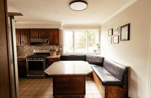 South Hills House | Large Colonial - Minutes from City!