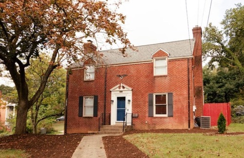 South Hills House | Large Colonial - Minutes from City!